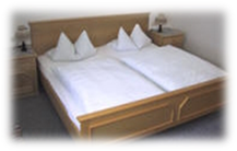 Ein Bild, das Im Haus, Bett, Wand, Boden enthält.
Automatisch generierte Beschreibung